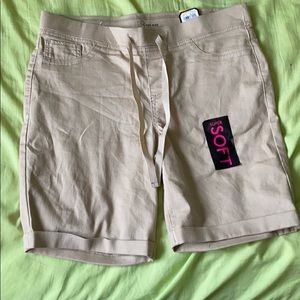 Mid rise Bermuda shorts